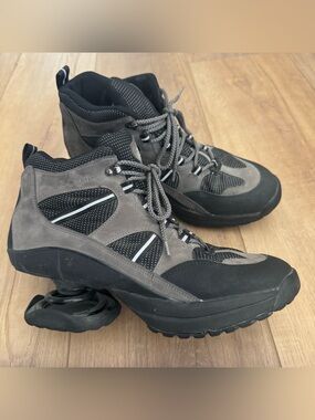 Z-Coil Men's Gray and Black Athletic Support Boots
